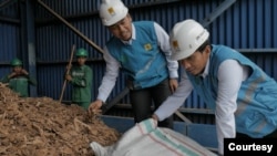 PLN memberdayakan UMKM di Sumatera Selatan untuk mengolah municipal solid waste (MSW) menjadi Bahan Bakar Jumputan Padat (BBJP) sebagai bahan co-firing di PLTU Tarahan. (Foto PLN)