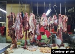 Kumpulan daging terlihat di sebuah pasar. (Foto: Ditjen PKH Kementan)