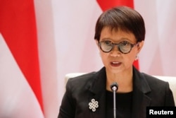 Menteri Luar Negeri Retno Marsudi menyampaikan pidatonya saat konferensi pers jelang pertemuan para menteri luar negeri ASEAN di Jakarta, 7 Juli 2023. (Foto: Reuters)